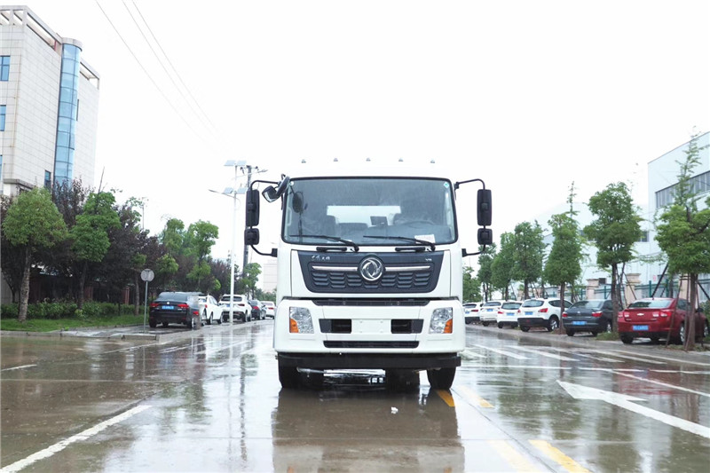 東風天龍后八輪20噸噴霧車，國六綠化噴灑車